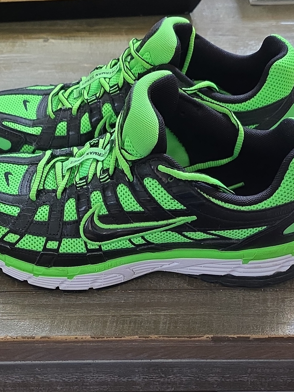 Nike Men's Neon Green & Black Athletic Running Sneakers